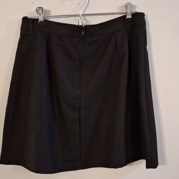 Black punk goth skirt with chains - Picture 2 of 2